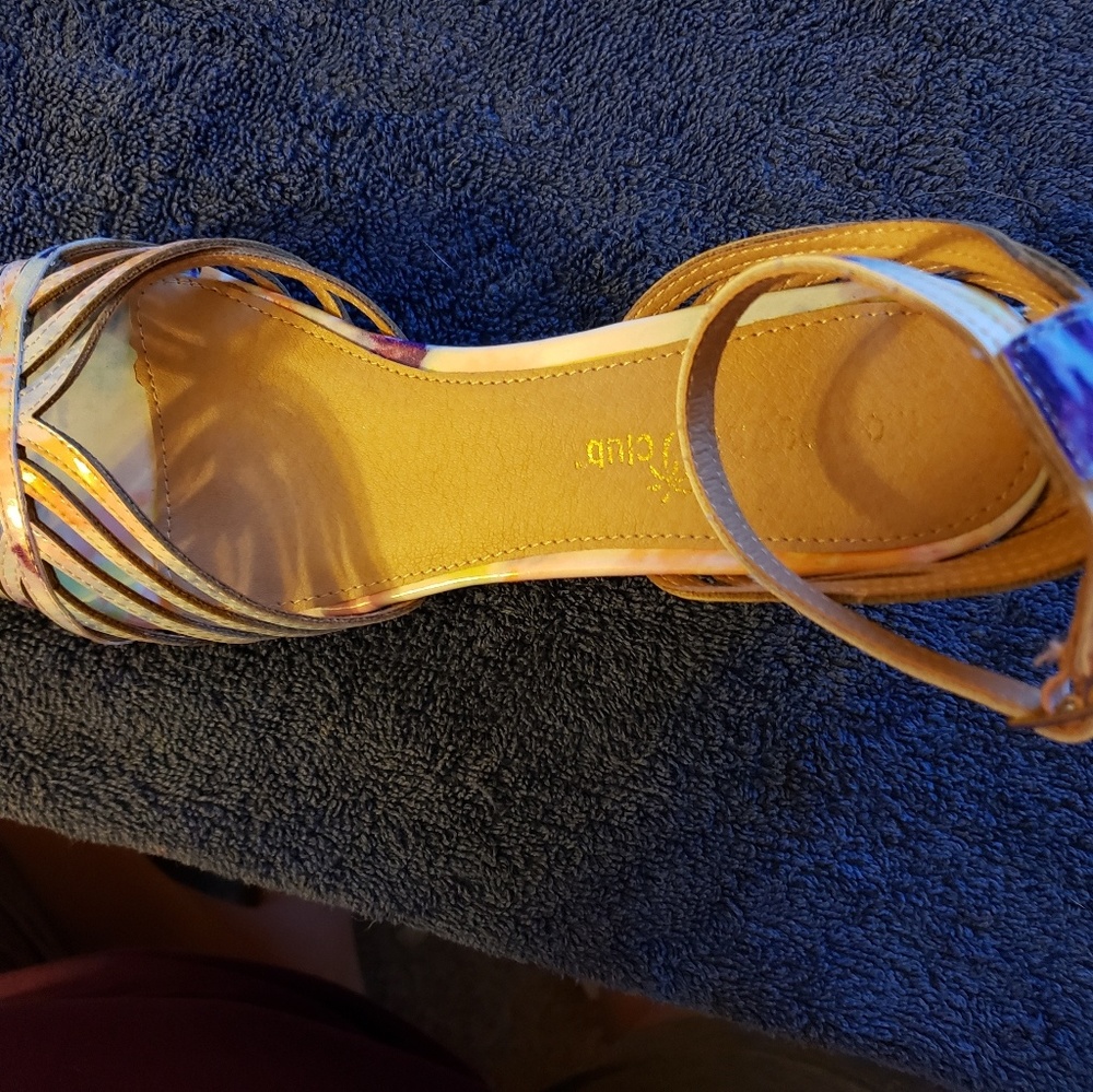 Heels - Picture 3 of 4